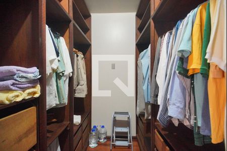 Casa à venda com 375m², 4 quartos e 2 vagasCloset