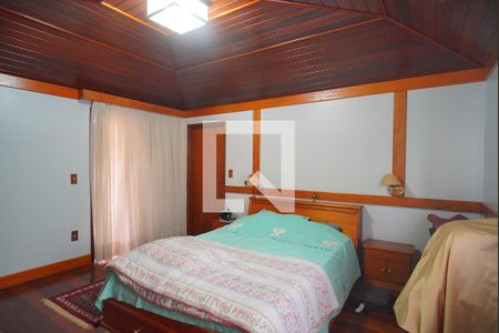 Casa à venda com 375m², 4 quartos e 2 vagassuite