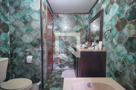 Casa à venda com 375m², 4 quartos e 2 vagasBanheiro da Suíte