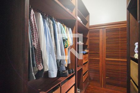 Casa à venda com 375m², 4 quartos e 2 vagasCloset