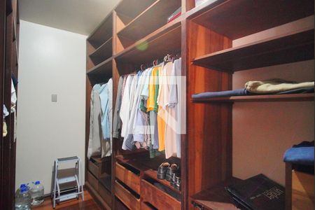Casa à venda com 375m², 4 quartos e 2 vagasCloset