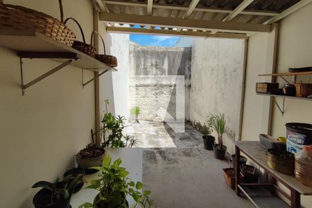 Casa à venda com 150m², 3 quartos e 3 vagasFundos