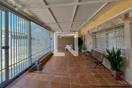 Casa à venda com 150m², 3 quartos e 3 vagasGaragem - Quintal
