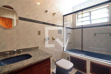 Casa à venda com 215m², 3 quartos e 2 vagasBanheiro Social