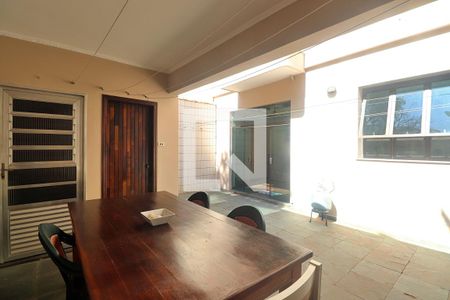 Casa à venda com 215m², 3 quartos e 2 vagasQuintal