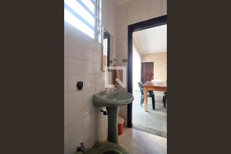 Casa à venda com 215m², 3 quartos e 2 vagasBanheiro de serviço