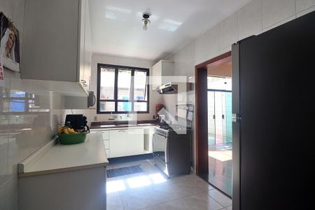 Casa à venda com 215m², 3 quartos e 2 vagasCozinha