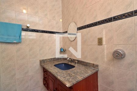 Casa à venda com 215m², 3 quartos e 2 vagasBanheiro Social