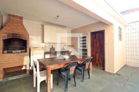 Casa à venda com 215m², 3 quartos e 2 vagasQuintal