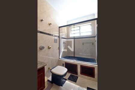 Casa à venda com 215m², 3 quartos e 2 vagasBanheiro Social