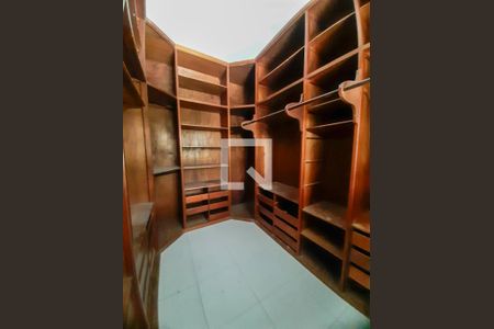 Casa de condomínio para alugar com 911m², 6 quartos e 3 vagasCloset do Quarto 3 - Suíte