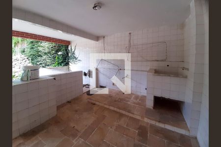 Casa de condomínio para alugar com 911m², 6 quartos e 3 vagasÁrea de Serviço