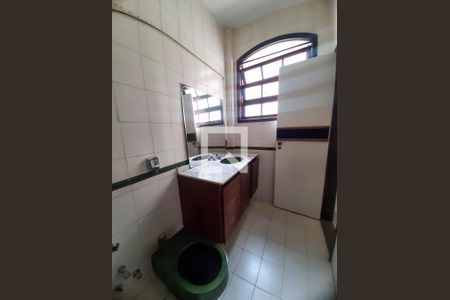 Casa de condomínio para alugar com 911m², 6 quartos e 3 vagasBanheiro do Quarto 2 - Suíte