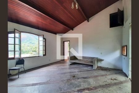 Casa de condomínio para alugar com 911m², 6 quartos e 3 vagasSala da casa de hospedes