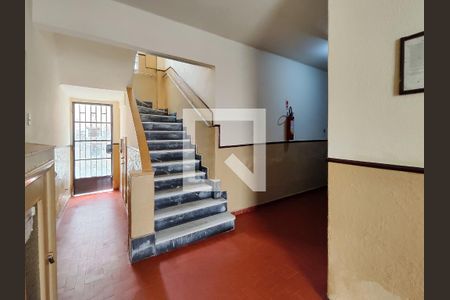 Apartamento para alugar com 70m², 2 quartos e sem vagaEscada
