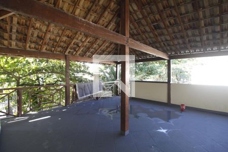Casa à venda com 90m², 3 quartos e sem vaga Casa à venda com 90m², 3 quartos e sem vagaTerraço