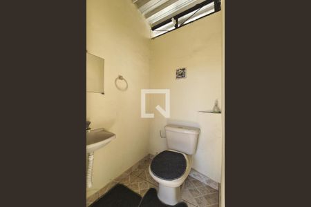 Casa à venda com 310m², 6 quartos e 1 vaga Casa à venda com 310m², 6 quartos e 1 vagaBanheiro de Serviço