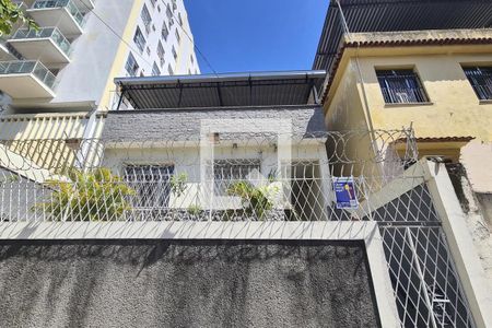 Casa à venda com 310m², 6 quartos e 1 vaga Casa à venda com 310m², 6 quartos e 1 vagaFachada casa principal com placa