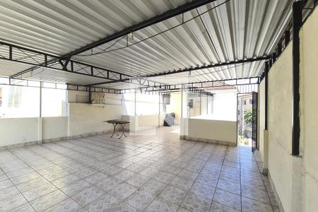 Casa à venda com 310m², 6 quartos e 1 vaga Casa à venda com 310m², 6 quartos e 1 vagaTerraço