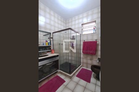 Casa à venda com 310m², 6 quartos e 1 vaga Casa à venda com 310m², 6 quartos e 1 vagaBanheiro