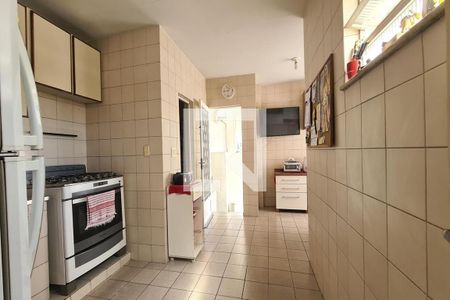 Casa à venda com 310m², 6 quartos e 1 vaga Casa à venda com 310m², 6 quartos e 1 vagaCozinha