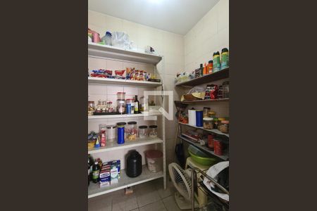 Casa à venda com 310m², 6 quartos e 1 vaga Casa à venda com 310m², 6 quartos e 1 vagaDespensa