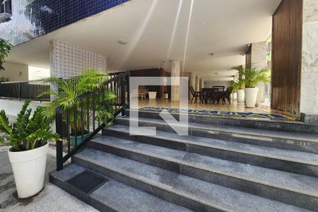 Hall de entrada de apartamento para alugar com 2 quartos, 73m² em Barra, Salvador