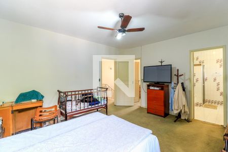 Casa à venda com 250m², 4 quartos e 4 vagasSuíte