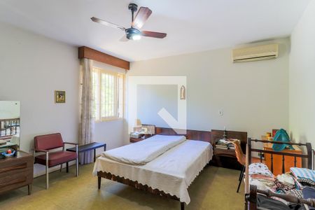 Casa à venda com 250m², 4 quartos e 4 vagasSuíte