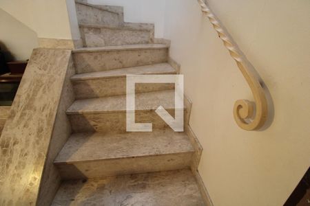 Escada de casa para alugar com 3 quartos, 180m² em Vila Inglesa, São Paulo
