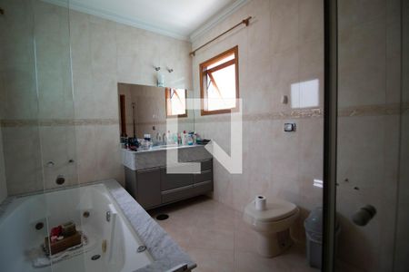 Casa à venda com 329m², 5 quartos e 3 vagasBanheiro da Suíte 1