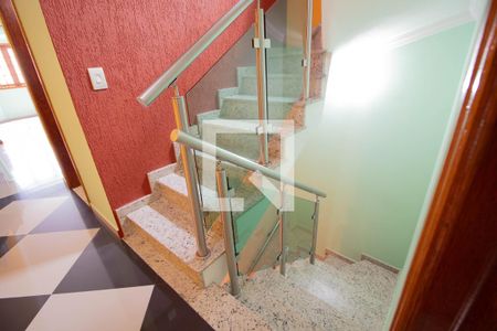 Casa à venda com 329m², 5 quartos e 3 vagasEscadas