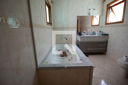 Casa à venda com 329m², 5 quartos e 3 vagasBanheiro da Suíte 1