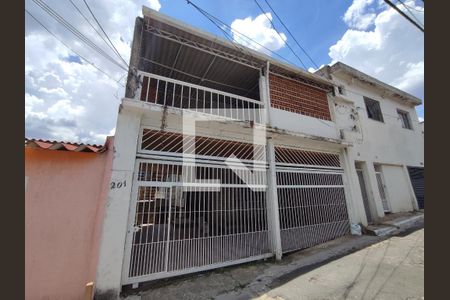 Casa à venda com 270m², 5 quartos e 2 vagas Casa à venda com 270m², 5 quartos e 2 vagasFachad