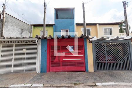 Casa para alugar com 130m², 2 quartos e 1 vaga Casa para alugar com 130m², 2 quartos e 1 vagaFachada