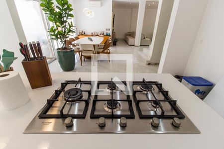 Casa de condomínio à venda com 554m², 4 quartos e 4 vagasDetalhe da cozinha