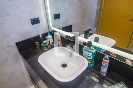 Casa de condomínio à venda com 554m², 4 quartos e 4 vagasDetalhe do Banheiro da Suite