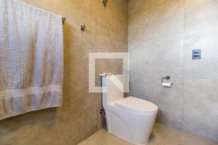 Casa de condomínio à venda com 554m², 4 quartos e 4 vagasBanheiro da Suíte 2