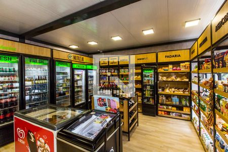 Casa de condomínio à venda com 554m², 4 quartos e 4 vagasMercado