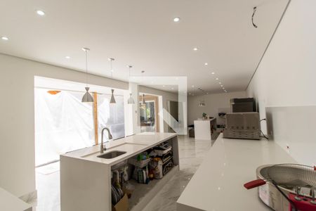 Casa de condomínio à venda com 554m², 4 quartos e 4 vagasCozinha