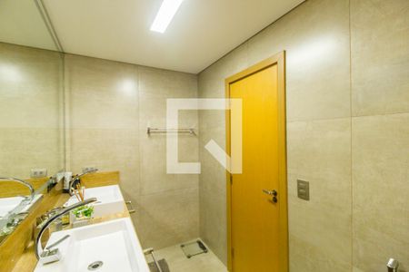 Casa de condomínio à venda com 554m², 4 quartos e 4 vagasBanheiro da Suíte 1