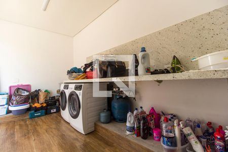 Casa de condomínio à venda com 554m², 4 quartos e 4 vagasÁrea de Serviço