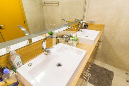 Casa de condomínio à venda com 554m², 4 quartos e 4 vagasDetalhe do Banheiro da Suite