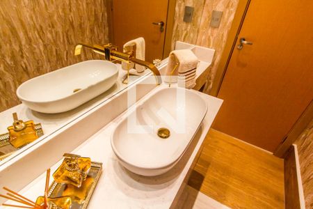 Casa de condomínio à venda com 554m², 4 quartos e 4 vagasDetalhe do banheiro