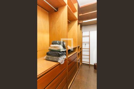 Casa para alugar com 300m², 4 quartos e 3 vagas Casa para alugar com 300m², 4 quartos e 3 vagasCloset