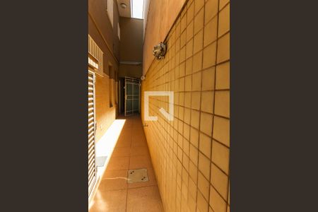 Casa para alugar com 300m², 4 quartos e 3 vagas Casa para alugar com 300m², 4 quartos e 3 vagasCorredor