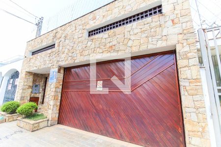 Casa para alugar com 300m², 4 quartos e 3 vagas Casa para alugar com 300m², 4 quartos e 3 vagasFachada