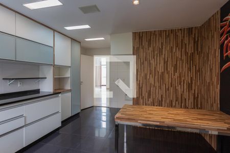 Apartamento à venda com 220m², 3 quartos e 4 vagasCozinha