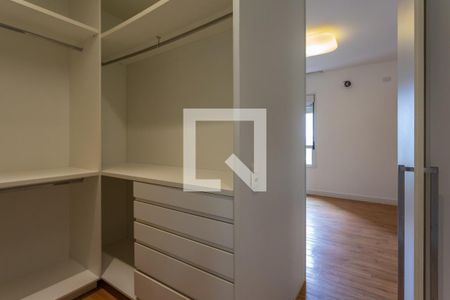 Apartamento à venda com 220m², 3 quartos e 4 vagasCloset da suíte 3