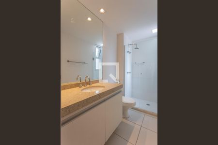 Apartamento à venda com 220m², 3 quartos e 4 vagasBanheiro da Suíte 1